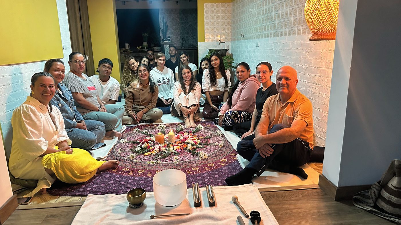 Experiencia grupal de bienestar en Casa Mama Hotel